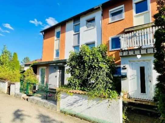 Handwerkertraum - Reihenmittelhaus ca. 160 m², Terrasse, zwei Balkone, Gärten