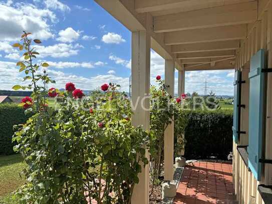 Sonnige Maisonettewohnung mit Terrasse und Garten