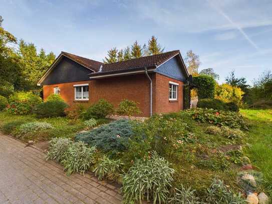 Lichtdurchfluteter Winkelbungalow mit großzügigem Grundstück