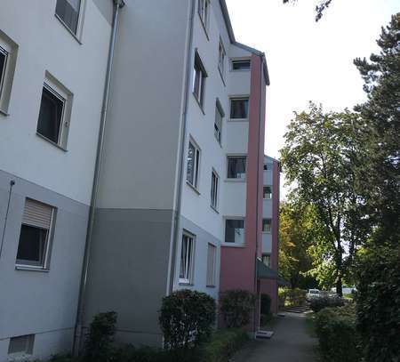 Attraktive 2-Raum-Erdgeschosswohnung teilmöbliert mit EBK und Balkon in Landshut