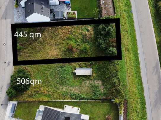 Baugrund für ein Doppelhaus mit genehmigtem Plan wartet auf Umsetzung