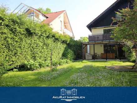 AkuRat Immobilien - "Haus im Haus" mit uneinsehbarem Garten in zentraler Lage von Gröbenzell