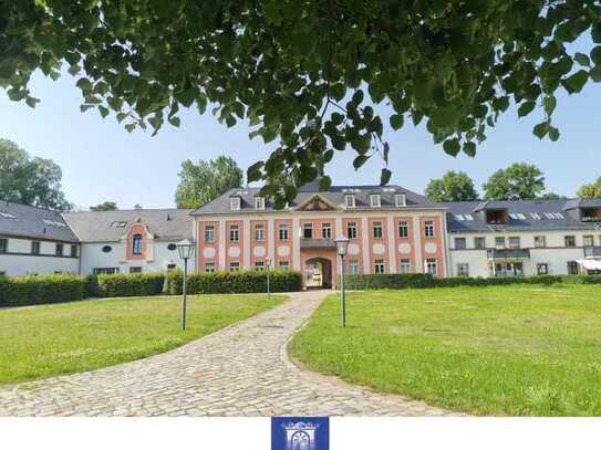 Exklusiver Dachtraum über 2 Etagen - Ideale Familienwohnung in historischem Rittergut!