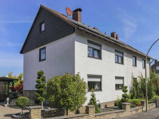 Sanierte Doppelhaushälfte in Lauenstein mit schönem Garten, Vollkeller, Garage und Carports