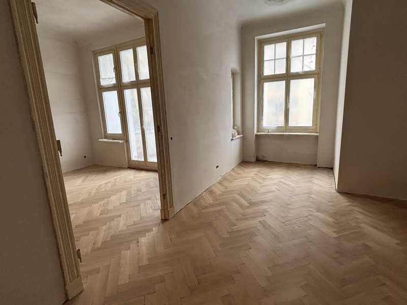 Neu Sanierte Altbauwohnung in Schöneberg
