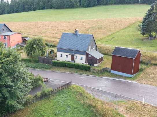 Erzgebirgisches Naturidyll: Kleines Haus zur Sanierung – Ihr zukünftiges Ferienparadies