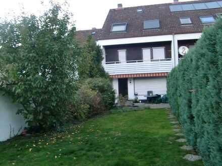 Schönes Reihenmittelhaus in ruhiger Lage mit sieben Zimmern in Nürnberg, Katzwang