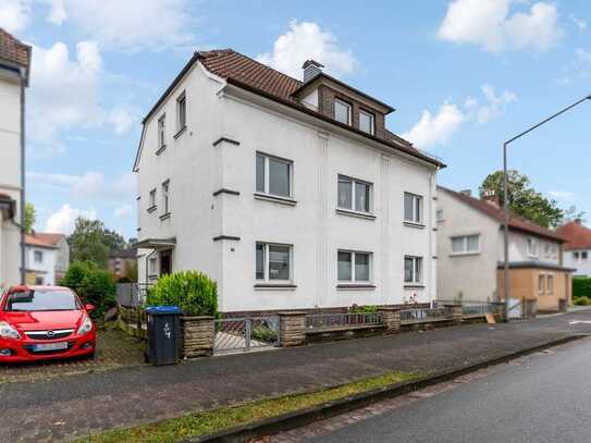 Im Dornröschenschlaf: 4-Zimmer-Dachgeschosswohnung mit Gartenanteil in Detmold