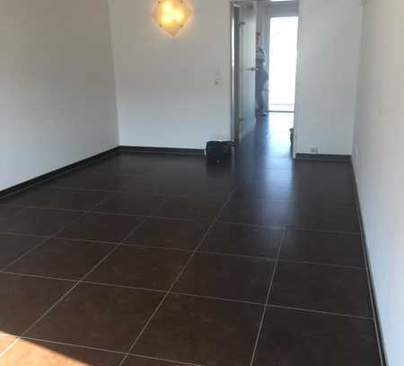 1 Zimmer, Pantryküche, Flur, Bad u Balkon im Zentrum Kaiserslautern