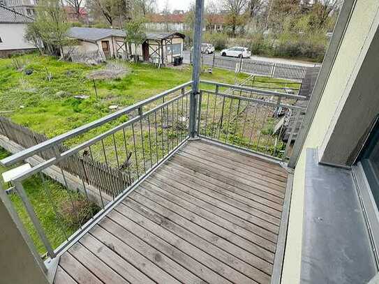 Wohnung mit Balkon und Blick in den Garten