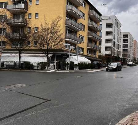 Stilvolle 2-Raum-Terrassenwohnung mit geh. Innenausstattung mit Balkon und EBK in Frankfurt am Main