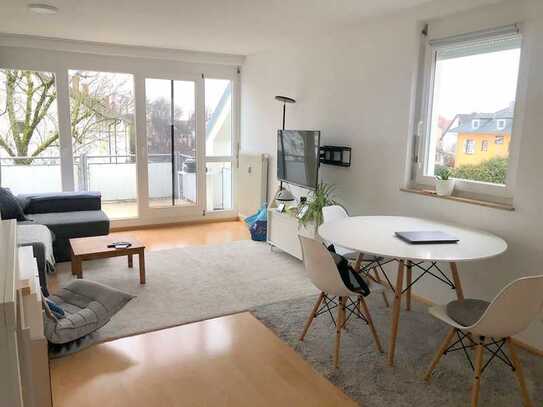 Helle 2 Zimmer-Wohnung mit 2 Balkonen, Keller, Küche und TG-Platz