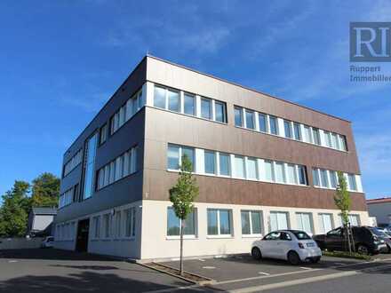 Moderne und helle Bürofläche in Waldbüttelbrunn