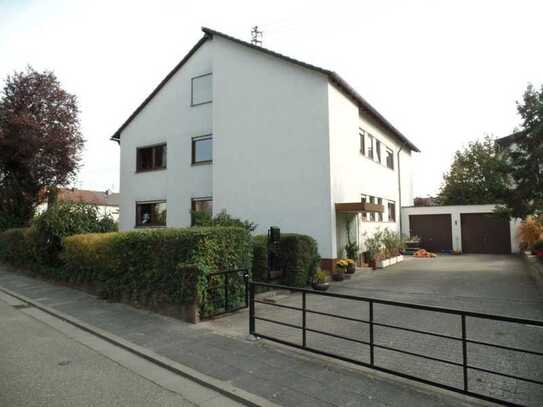 Gepflegte Wohnung mit vier Zimmern und Balkon in Ludwigshafen am Rhein