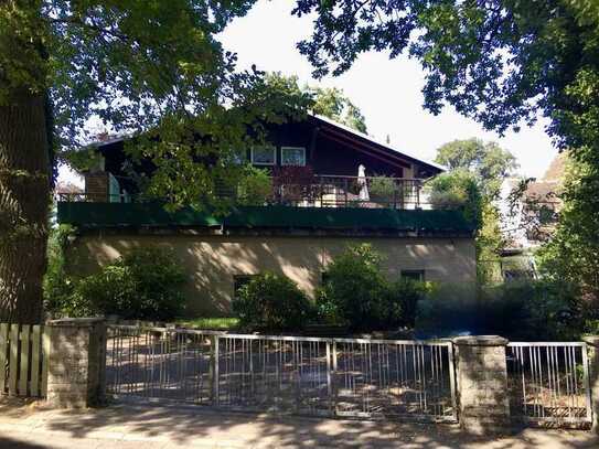 Architektenhaus auf 800 jährigem historischen "Ritterkeller" der Burg Ottenstein! Grüne Oase!