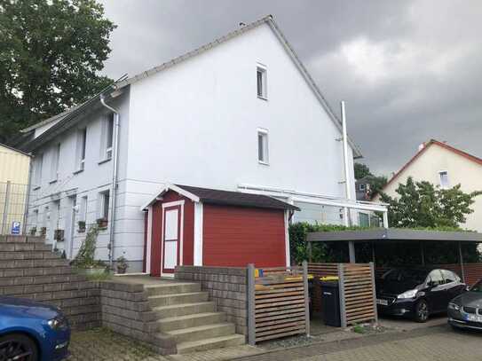 Schönes, gepflegtes Haus mit fünf Zimmern, Einbauküche und vielen Extras in Marburg-Cappel