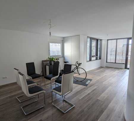 Moderne 2,5 Zimmer Wohnung mit kleinem Garten zu vermieten - 1050 € - 79,5 m² - 2.5 Zi.