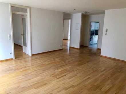 Helle 3-Zimmer-Wohnung mit Balkon und Wintergarten in Innenstadtnähe