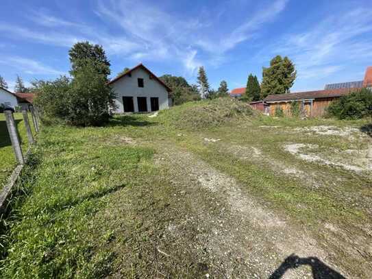 Besondere Gelegenheit: Idyllisches Grundstück im historischen Ortskern (mit Rohbau)