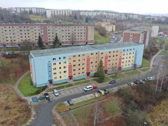 2-Zi-Wohnung mit Balkon und mit Einbauküche und Kühlschrank