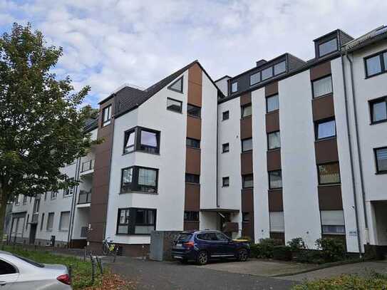 Stilvolle, helle, neuwertige und ruhige (hinten) 1-Zimmer-Wohnung mit Balkon und Einbauküche in Köln