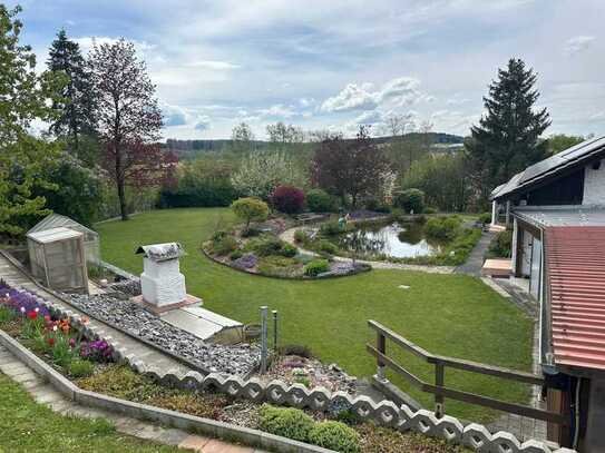 Idyllisches Mehrgenerationenhaus: Zwei Einheiten inmitten eines parkähnlichen Gartens!