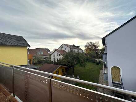 Helle 4 Zimmerwohnung mit Balkon sucht 2 Personenhaushalt