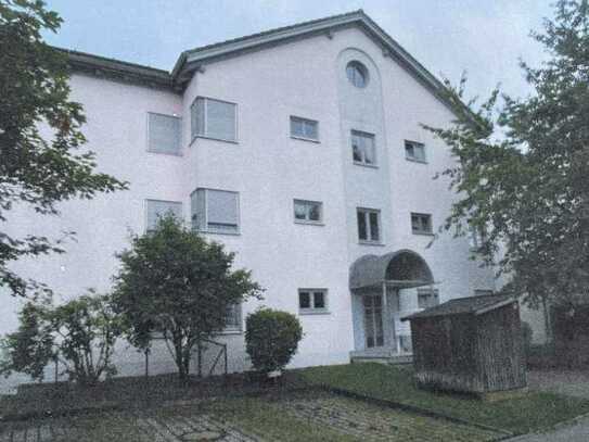 Gepflegte 2-Zimmer-Wohnung mit Balkon und Einbauküche in Kolbermoor.