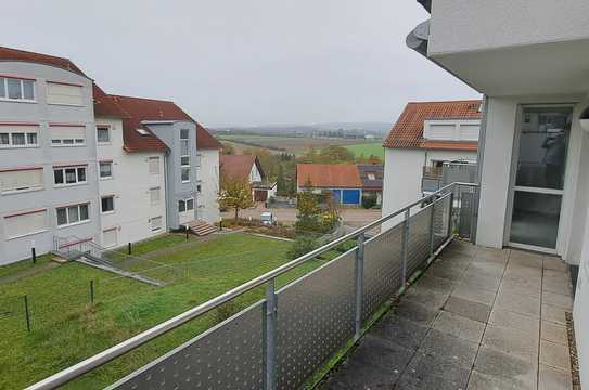 Gepflegte, großzügige 3 Zimmerwohnung 96qm mit Balkon und EBK in Vaihingen/ Kleiglattbach