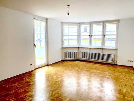 Ruhige Süd-Wohnung mit 3 Zimmern, Balkon und EBK in München