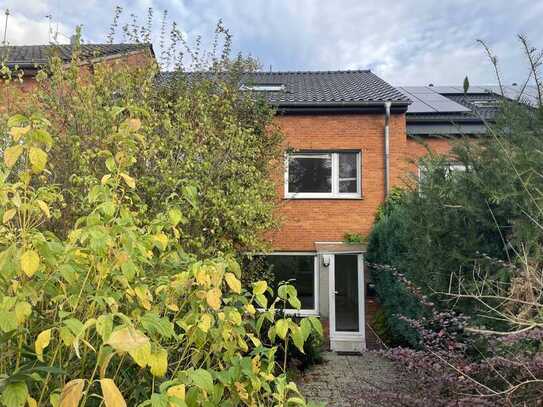 Einfamilienhaus mit Garten, Garage, und EBK in ruhiger Lage