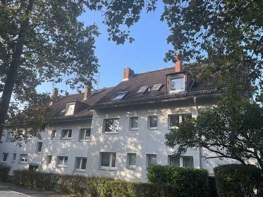 Gemütlichkeit unterm Dach! Helle 3 Zimmer-Wohnung in Wiesbaden-nahe Südfriedhof!