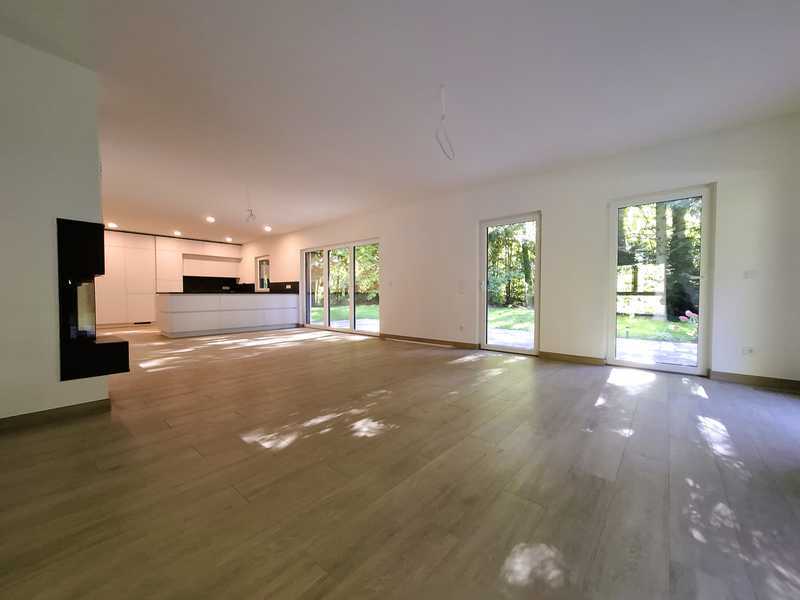                                                               Gro&szlig;z&uuml;giges Einfamilienhaus mit EL-Whg.- Parkgrundst&uuml;ck z. Wohnen u. Arbeiten,&hellip;                                                       in Feldafing (Starnberg)