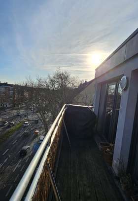 Schöne Dachgeschoss Wohnung mit Südost Balkon in Herzen von Mülheim