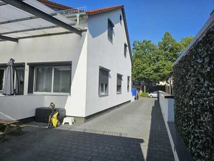 Attraktives 9-Zimmer-Reihenendhaus mit gehobener Innenausstattung von PRIVAT in Heilbronn