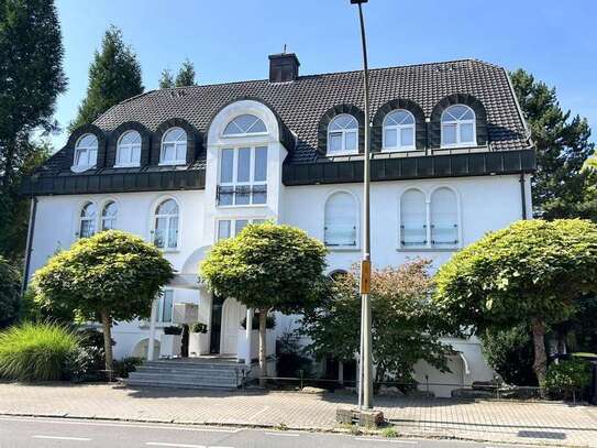 Wunderschöne Wohnung im 1 OG rechts in Villa mit Loggia und Tiefgarage