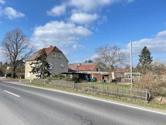 Wohn- und Geschäftshaus mit ehem. Pkw-Werkstatt, 3 Garagen und viel Nebengelass bei Radeburg