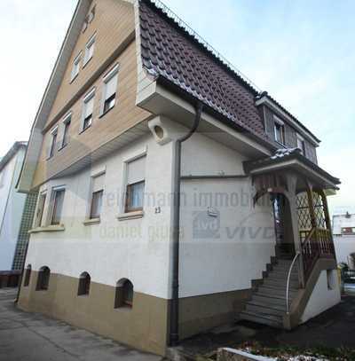 Charmantes 2- 3 Familien- Stadtwohnhaus mit Garten und Garage !