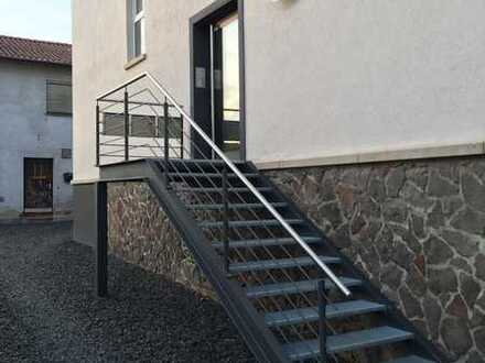 Top-Altbau-3-Zimmer-Hochparterre-Wohnung von Privat