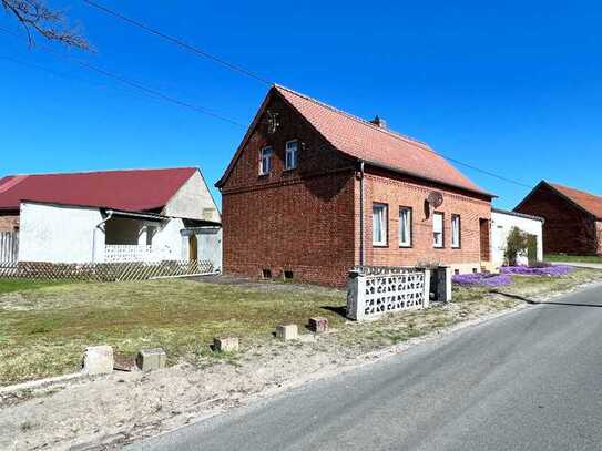 Einfamilienhaus mit Nebengebäude bei Gardelegen mit Option für zusätzliches Land