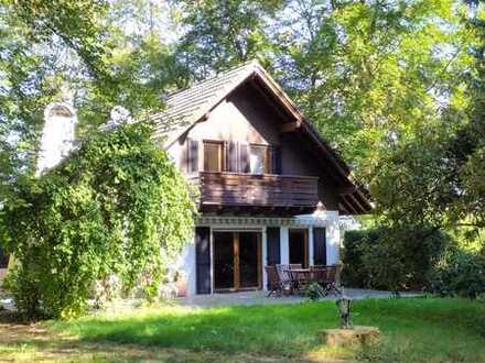 Luxuriöses Wohnhaus // Wellness mit Pool // separates Chalet // 2 Bauplätze // Park