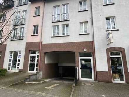 Renovierte 3 Zimmerwohnung mit EBK (neu) + Balkon + Fahrstuhl + TG-Stellplatz!