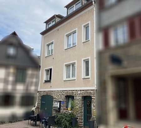 Interessante Kapitalanlage-Kombination: Dreifamilienhaus und Einfamilienhaus im Paket