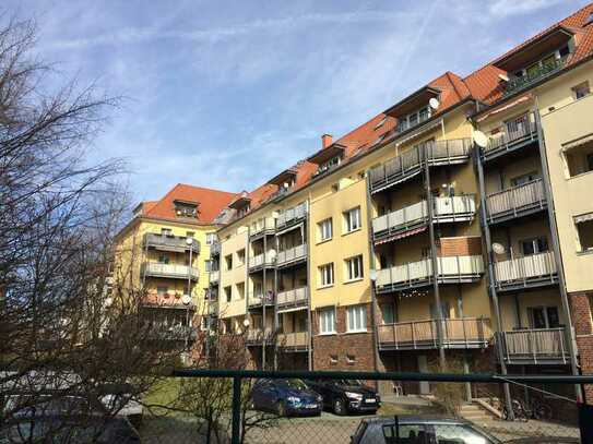 großzügige 2 Raum-Wohnung mit Westbalkon