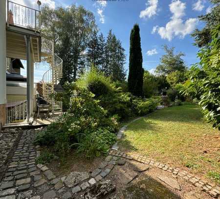 Sehr gepflegtes 2-Familienhaus mit Gartenparadies + Garage