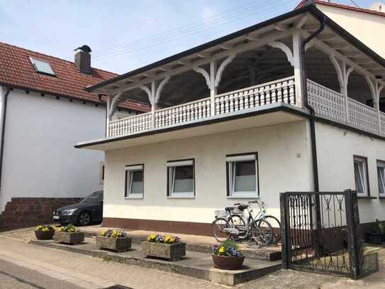 Helle 3-Zimmer-Obergeschosswohnung mit Tageslichtbad in Rohrbach