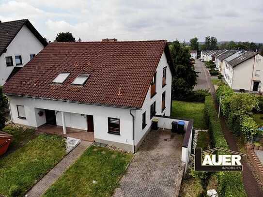 Verkauft!!!Schöne Doppelhaushälfte mit Balkon und Garten, sowie drei KFZ- Stellplätze.