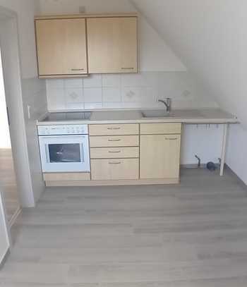 Wartha - Einbauküche in modernisierter DG-Wohnung