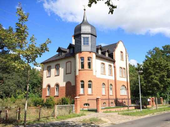 Bildschöne 2,5 Zimmer-Dachgeschosswohnung von 1906 mit Loggia in Spitzenwohnlage von Finkenkrug