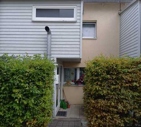 Ansprechendes 6-Zimmer-Reihenmittelhaus (Passivhaus) mit Terrasse in Stuttgart Feuerbach